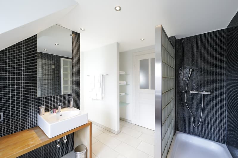 Grosszügige 3.5-Zimmer-Wohnung mit Balkon in Zürich-West (11)