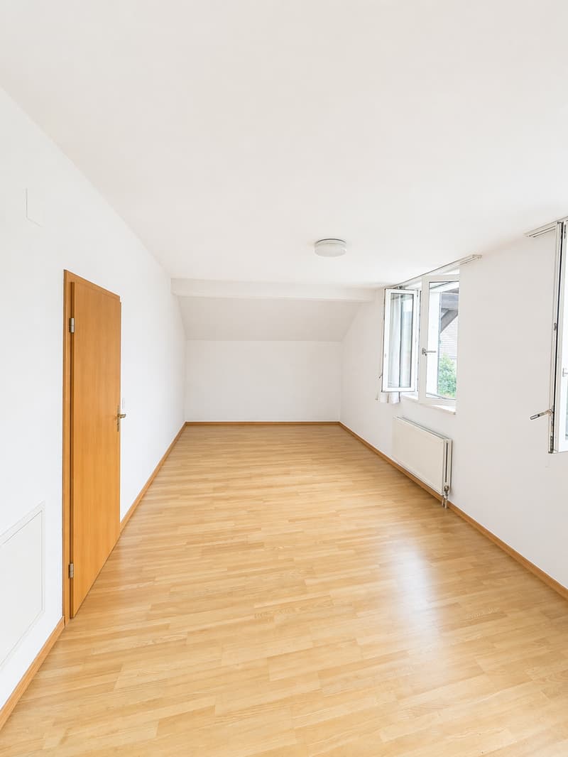 Traumhaft wohnen wie im Einfamlienhaushaus – 5.5 Zimmer mit Terrasse & eigenem Eingang (11)