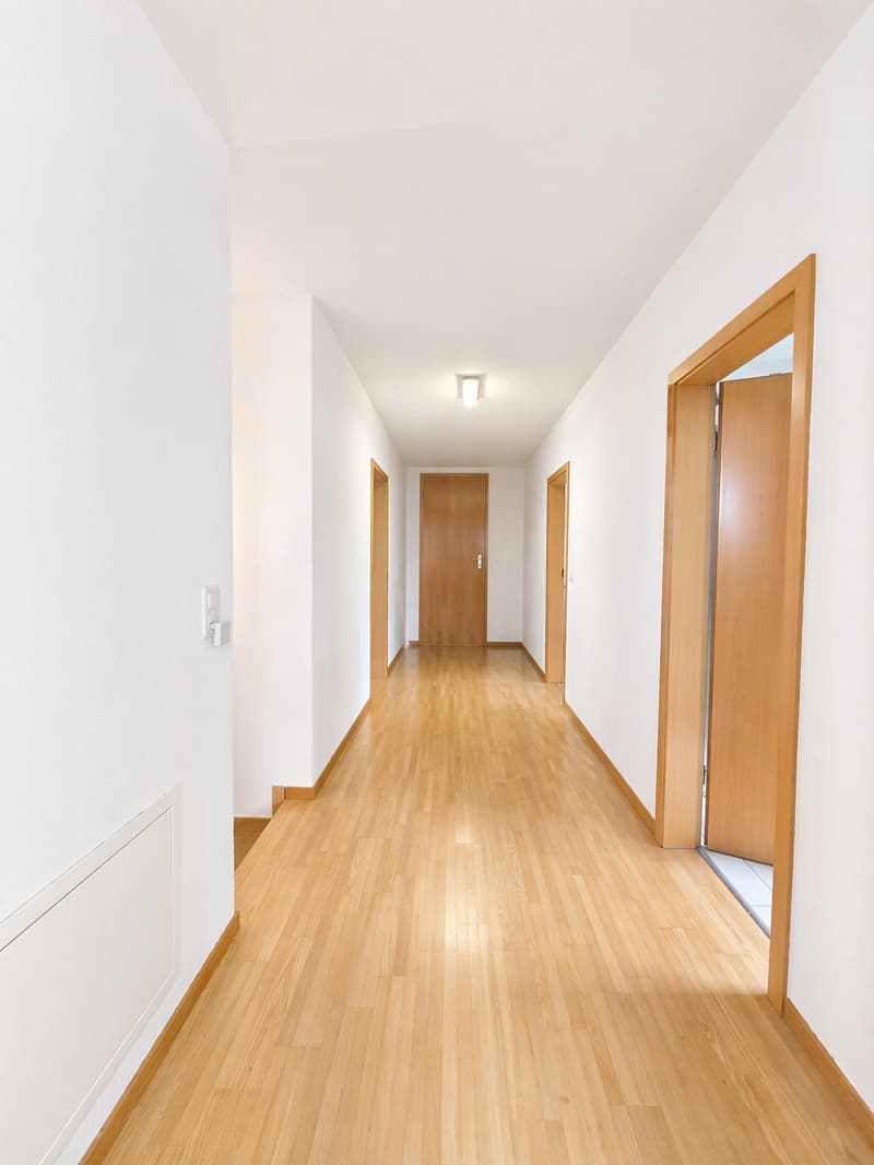 Traumhaft wohnen wie im Einfamlienhaushaus – 5.5 Zimmer mit Terrasse & eigenem Eingang (10)