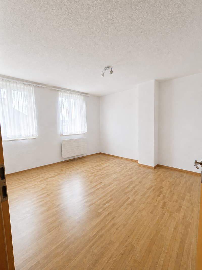 Traumhaft wohnen wie im Einfamlienhaushaus – 5.5 Zimmer mit Terrasse & eigenem Eingang (9)