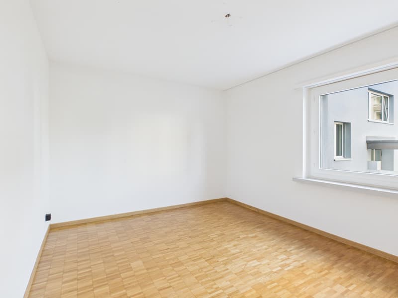 Helle 3.5-Zimmer-Wohnung mit vielseitiger Raumaufteilung (4)