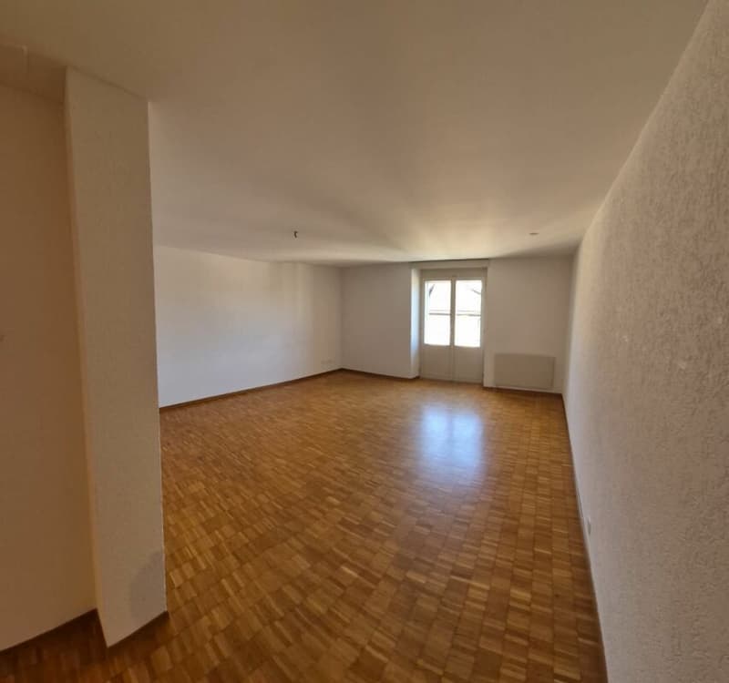Grosse 3.5-Zimmer-Wohnung mit herrlicher Aussicht (6)