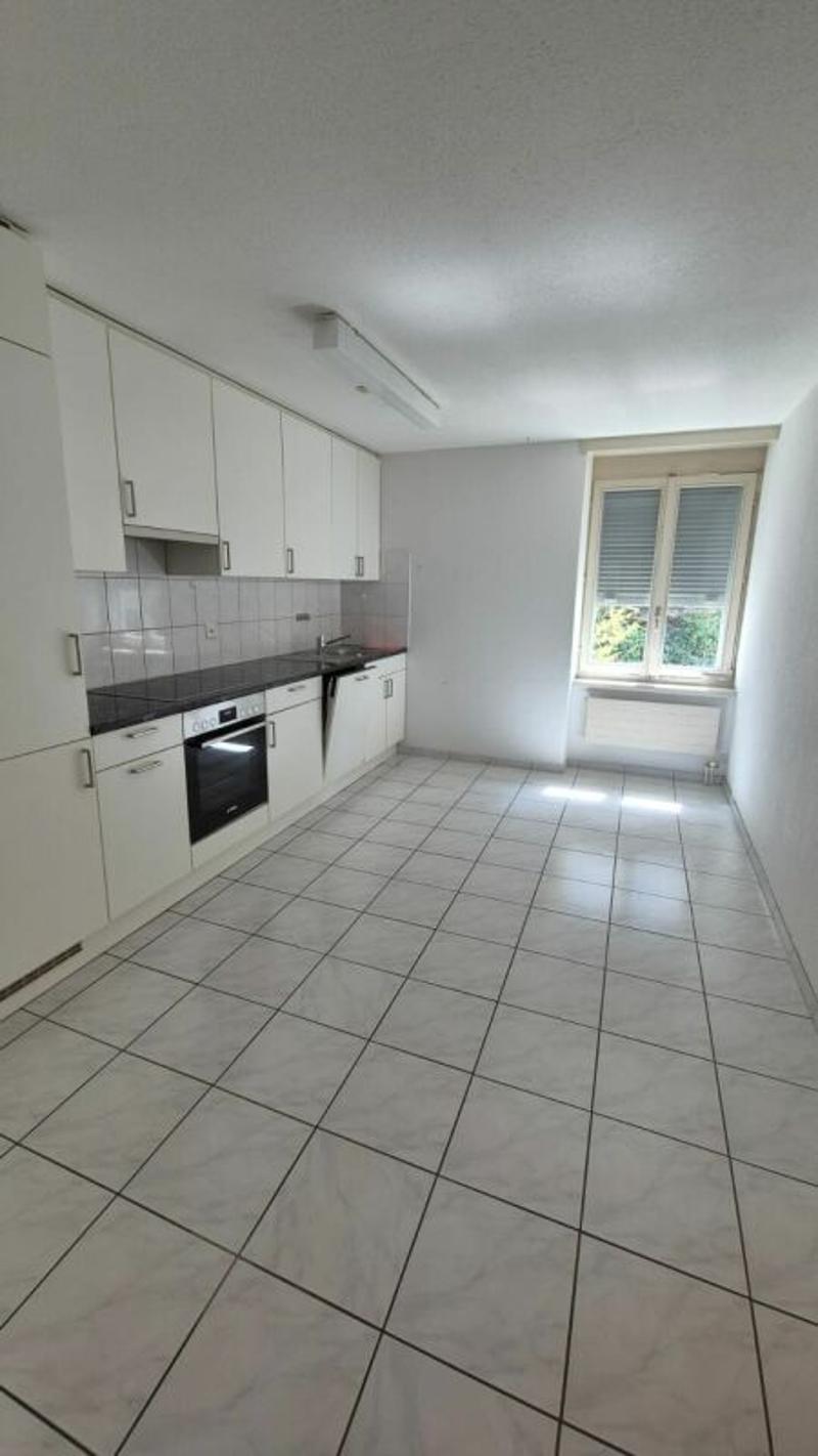 Grosse 3.5-Zimmer-Wohnung mit herrlicher Aussicht (3)