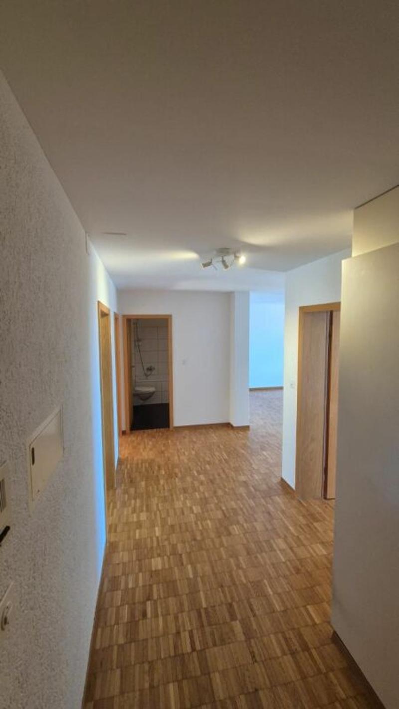 Grosse 3.5-Zimmer-Wohnung mit herrlicher Aussicht (5)