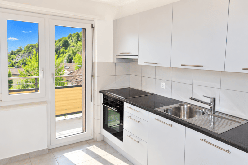 Neu Sanierte 3 Zimmerwohnung zentrale Lage ! (3)