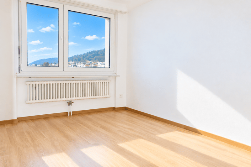 Top Sanierte 5.5 ZIMMERWOHNUNG mit grossen Spielplatz! (2)