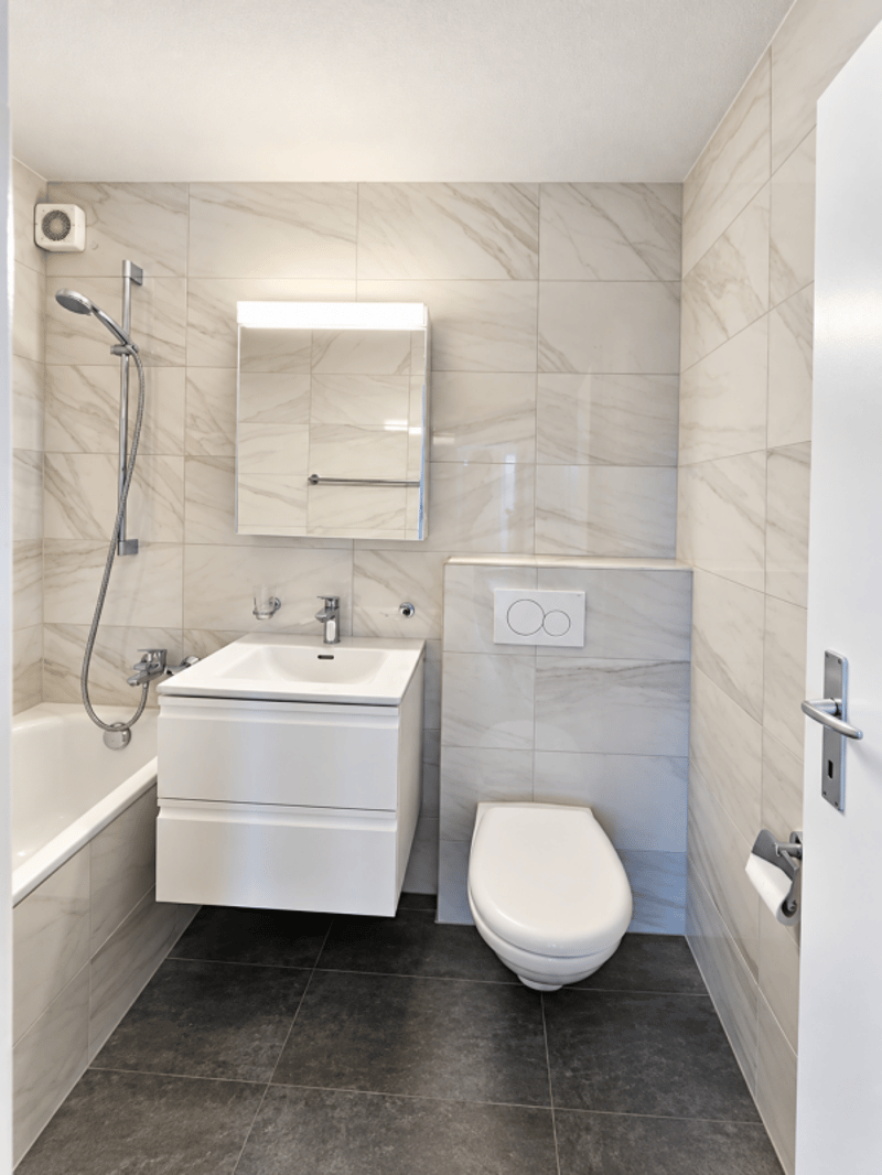 Top Sanierte 5.5 ZIMMERWOHNUNG mit grossen Spielplatz! (7)