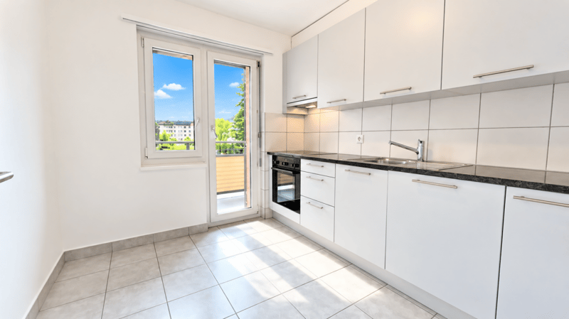 Neu Sanierte 2. Zimmerwohnung zentrale Lage ! (3)