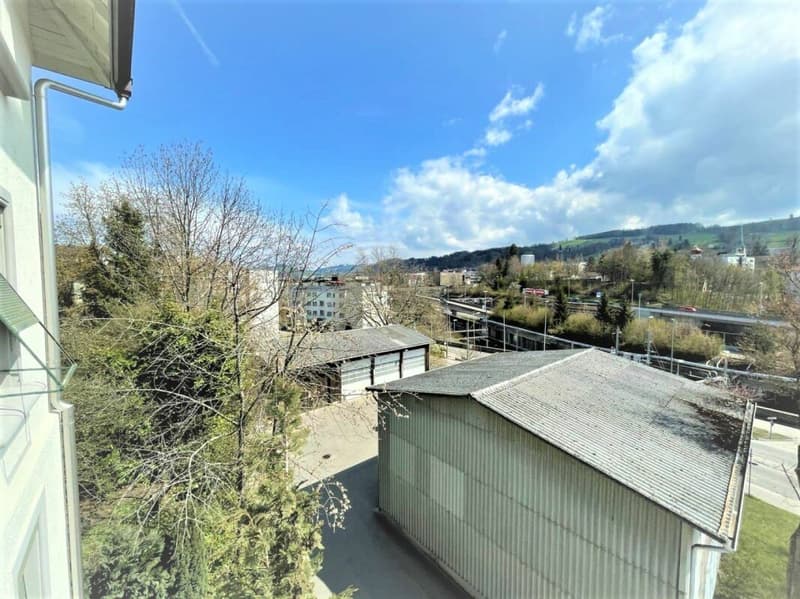 Charmante Dachwohnung direkt neben der Universität St. Gallen (HSG) (2)