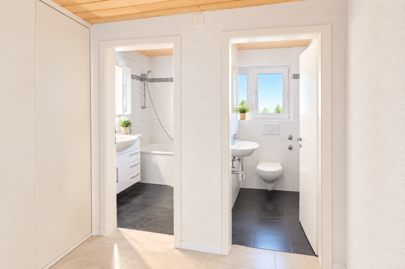 Herrliche und grosse 4- Zimmerwohnung mit Balkon an der Hauptstrasse (8)