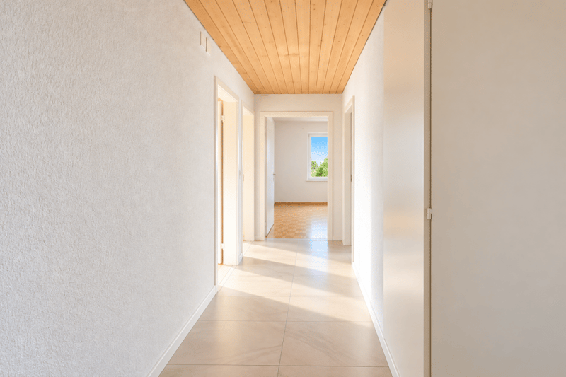 Herrliche und grosse 4- Zimmerwohnung mit Balkon an der Hauptstrasse (5)