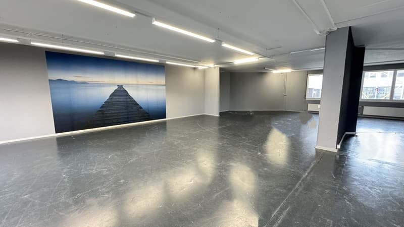 Büro-/Lagerfläche mit viel Licht und direktem Zugang zum Warenlift in Glattbrugg (1)