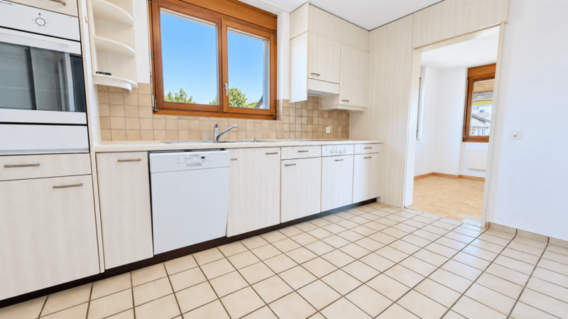 Grosse Sanierte 5.0 Wohnung mit grossen Spielplatz (11)