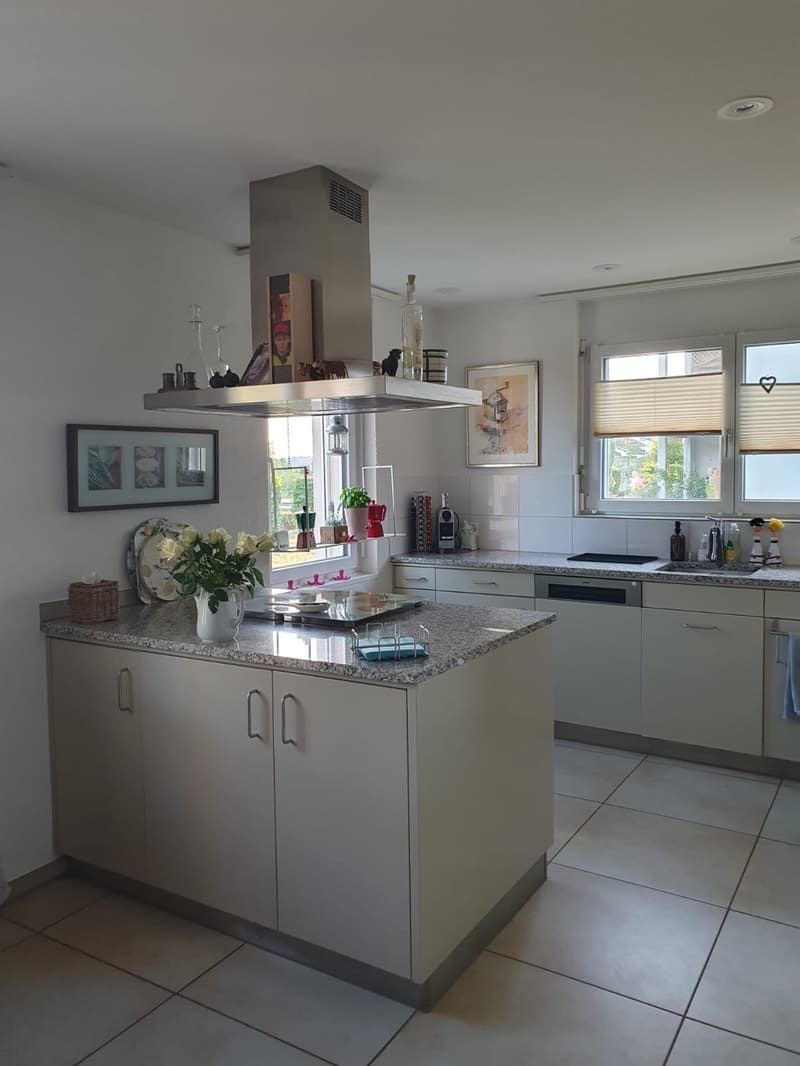 Schöne 4.5 Zimmer Parterrewohnung mit grossem Sitzplatz (5)