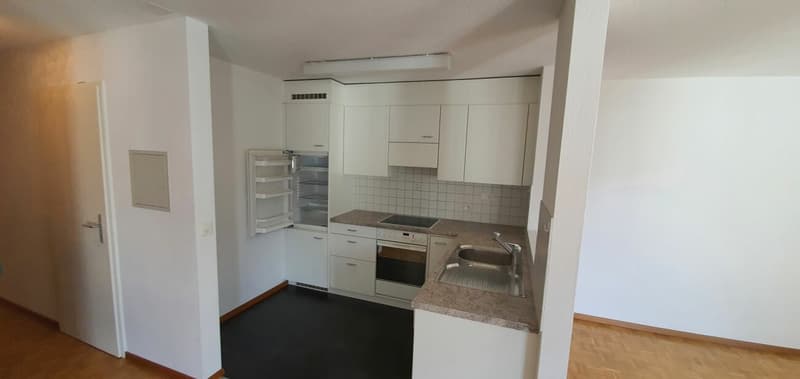 großzügige 2.5-Zimmerwohnung an zentraler Lage (2)