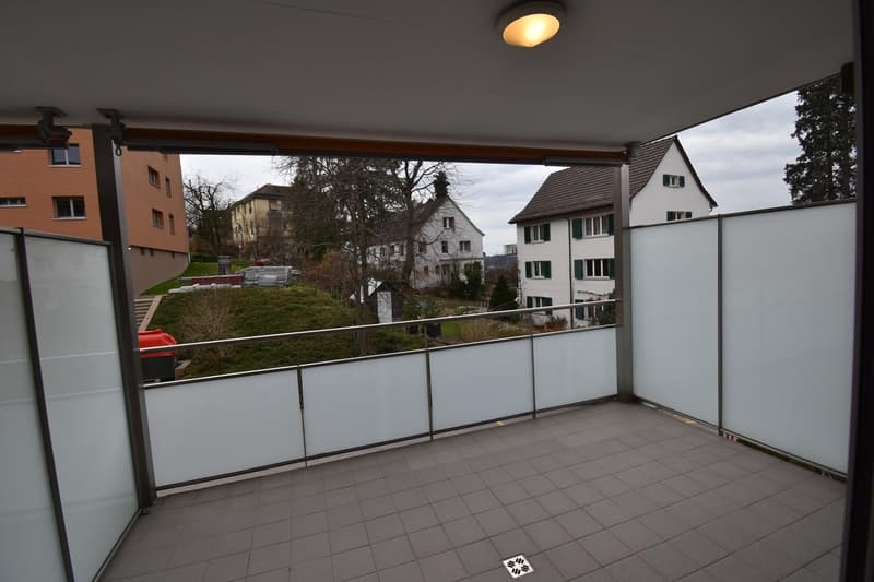 Kernsanierte 2.5-Zimmerwohnung im 2. OG rechts (11)
