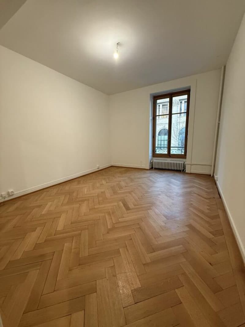 Bureaux rénovés - Emplacement stratégique au coeur de Genève (4)