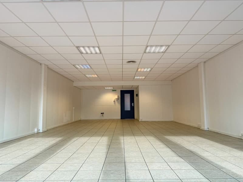 Surface commerciale à louer - 68 m² (3)