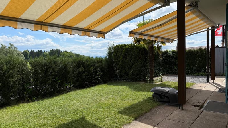 Charmante 5.5-Zimmer-Wohnung mit Kamin und Aussicht in Lufingen (4)