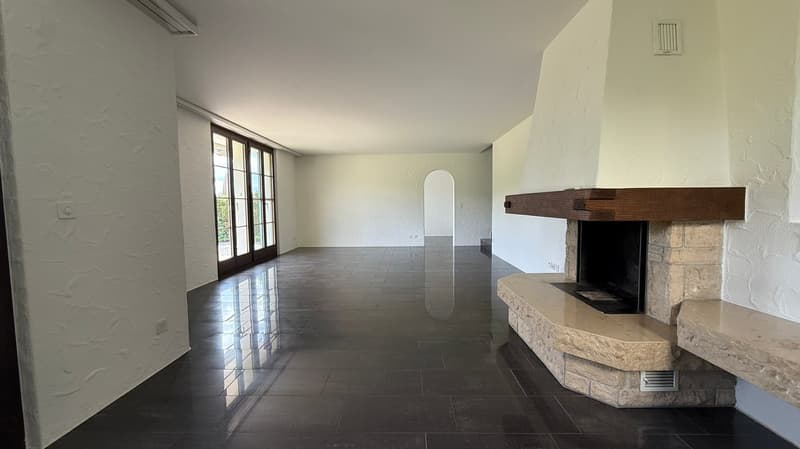 Charmante 5.5-Zimmer-Wohnung mit Kamin und Aussicht in Lufingen (7)