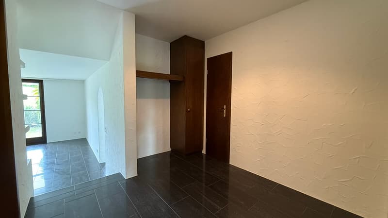 Charmante 5.5-Zimmer-Wohnung mit Kamin und Aussicht in Lufingen (16)