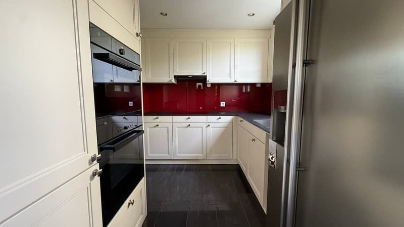 Charmante 5.5-Zimmer-Wohnung mit Kamin und Aussicht in Lufingen (9)