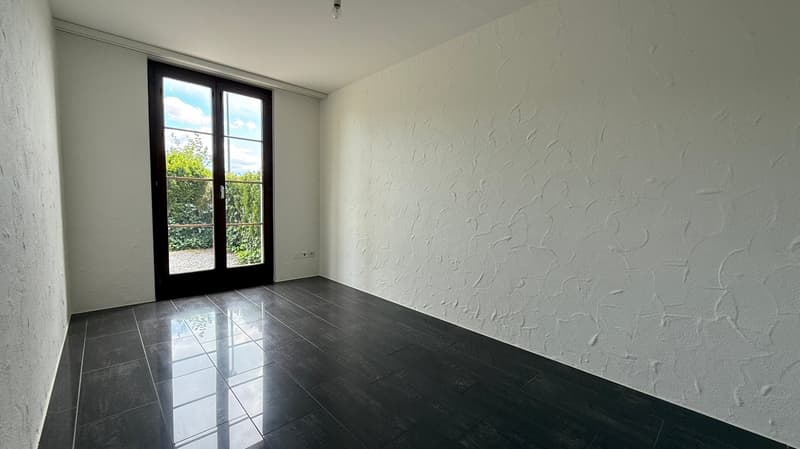 Charmante 5.5-Zimmer-Wohnung mit Kamin und Aussicht in Lufingen (8)