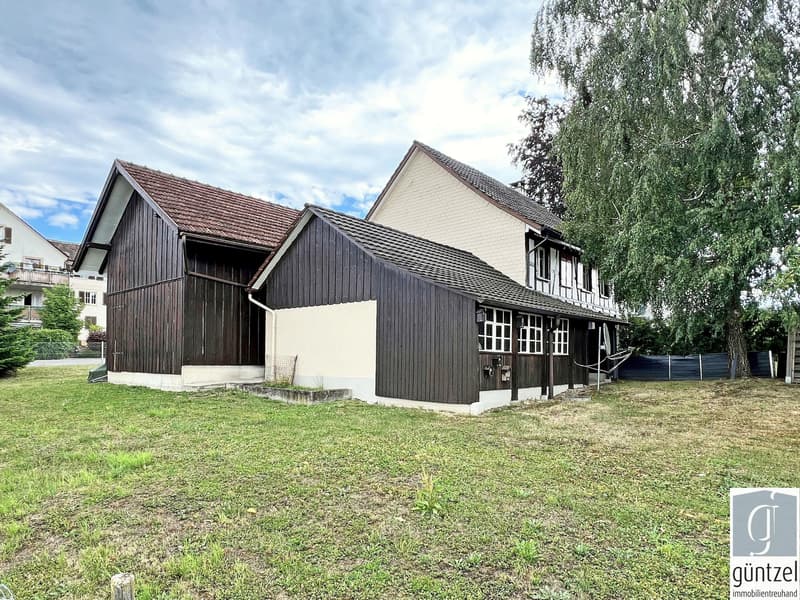 Zwei Schopfgebäude