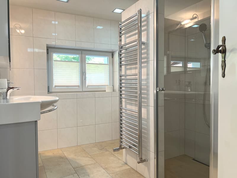 Bad mit Dusche im EG