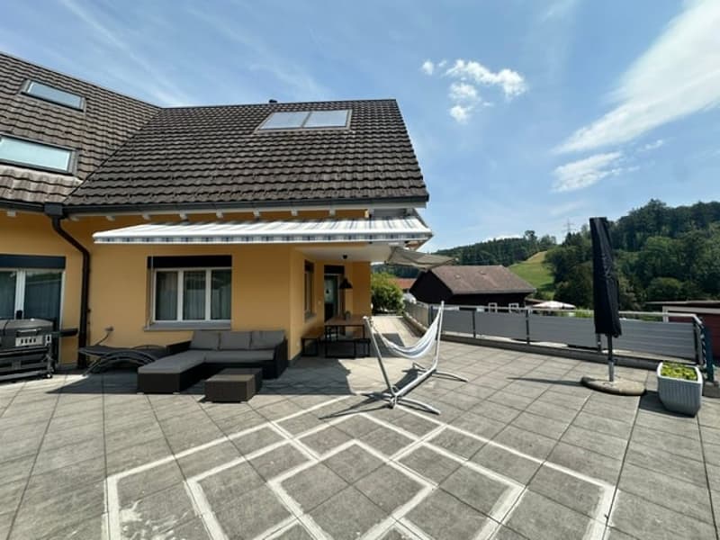 grosse Sitzplatzterrasse
