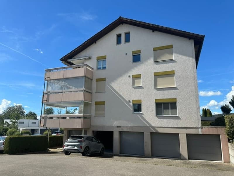 Ansicht Mehrfamilienhaus mit PW-Garagen