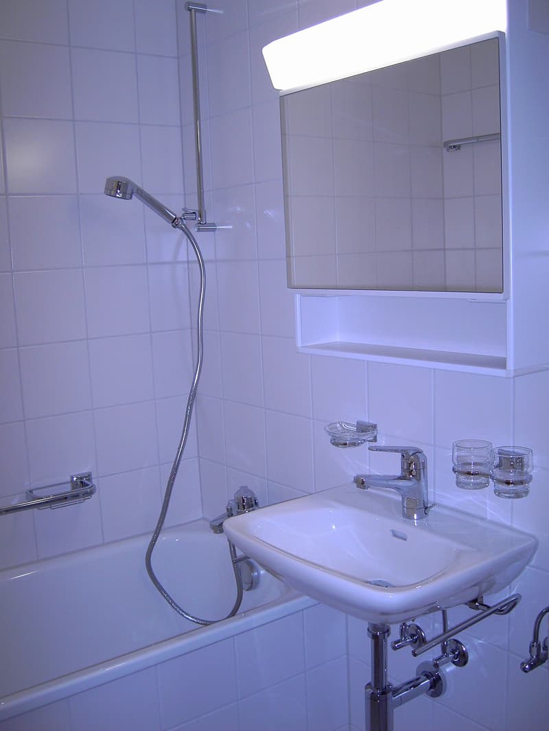 Bathtub, sink with mirror and shelves, shower head, soap holder, glass holders