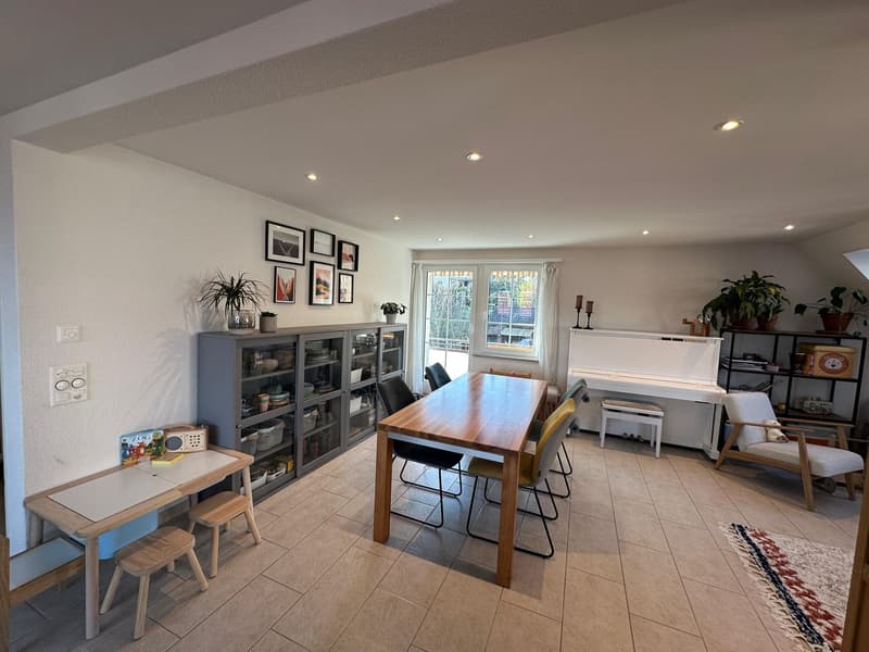 Charmante 5-Zimmer-Maisonette-Wohnung in Horgen mit Garten (3)