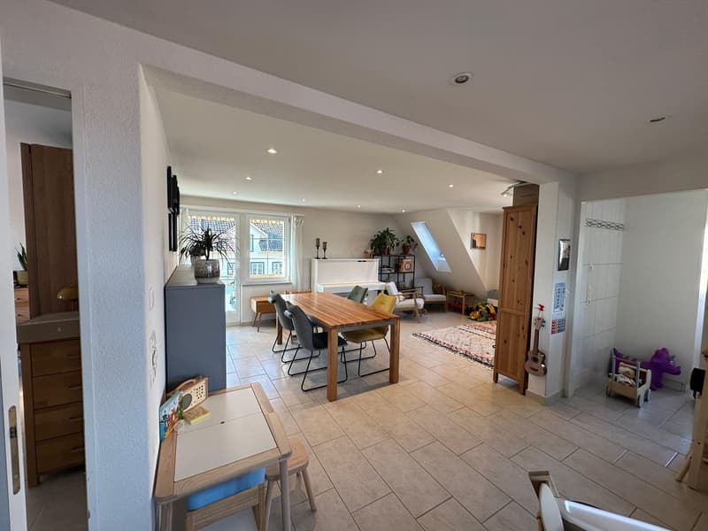 Charmante 5-Zimmer-Maisonette-Wohnung in Horgen mit Garten (5)