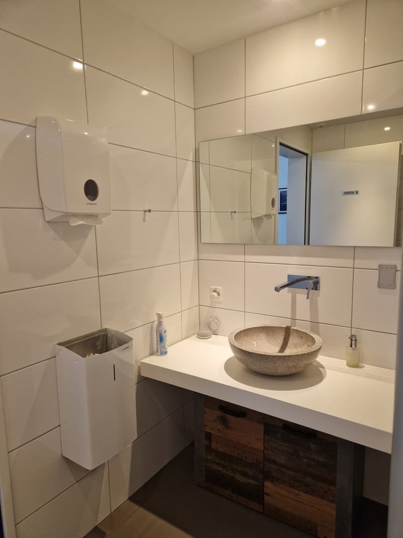 Topmoderne Büro-/Praxisräume - auch Gesamtfläche bis zu 840m2 möglich! (10)