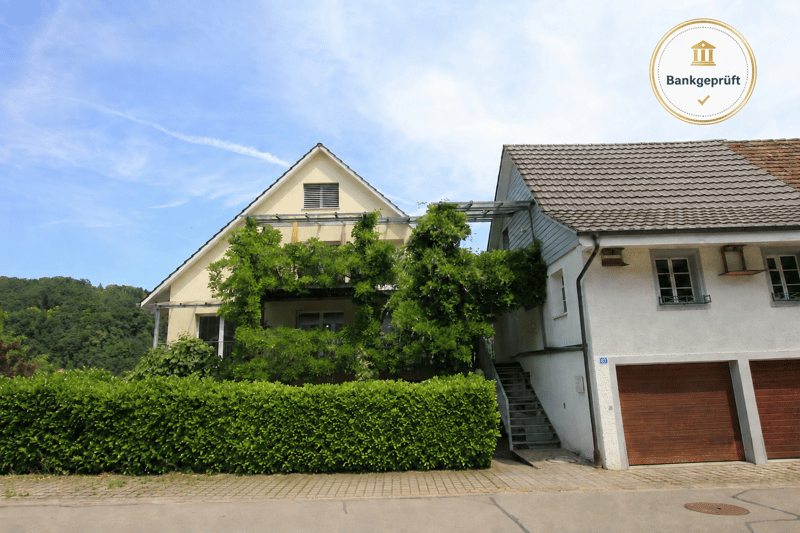 Helle 4½-Zimmerwohnung mit schöner Aussicht auf den Rhein (1)