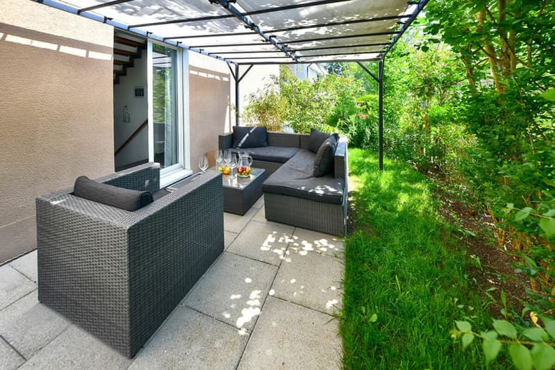 Zweiter Sitzplatz mit Pavillondach