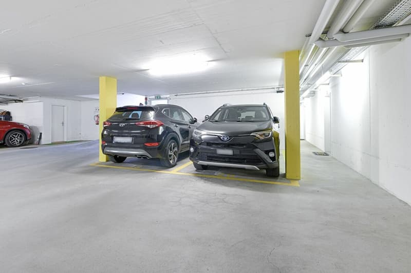2 Parkplätze gleich beim Hauseingang in der Tiefgarage