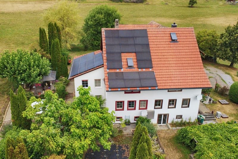 5.5-Zi. Bauernhausteil mit Scheune, viel Umschwung, Weit- und Seesicht (16)