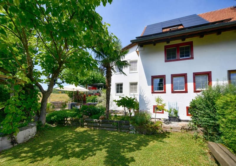 5.5-Zi. Bauernhausteil mit Scheune, viel Umschwung, Weit- und Seesicht (1)