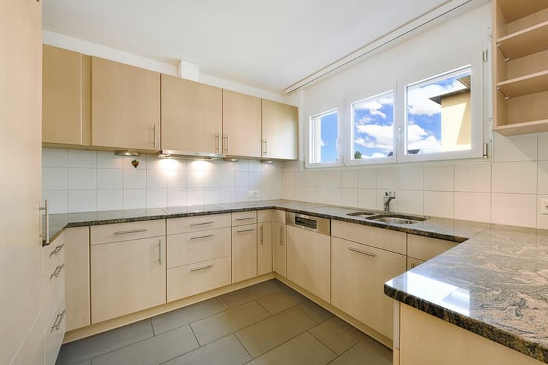 Gepflegte 4.5-Zi. Eigentumswohnung an idealer Lage mit grossem Balkon (5)
