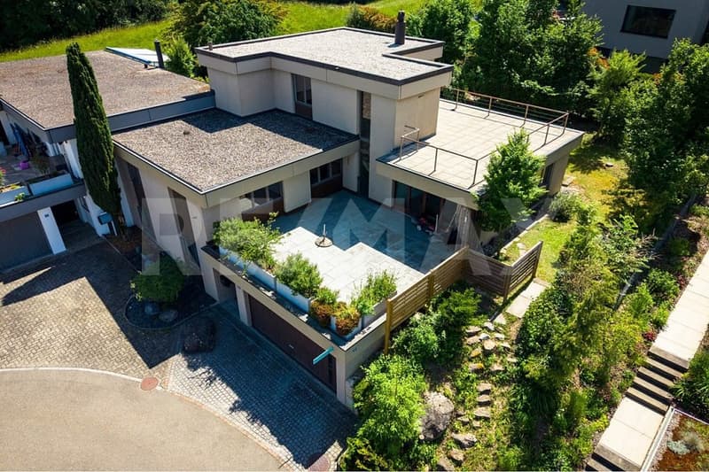 Gepflegtes 6-Zimmer Einfamilienhaus mit Weitsicht und Gartenidylle (1)