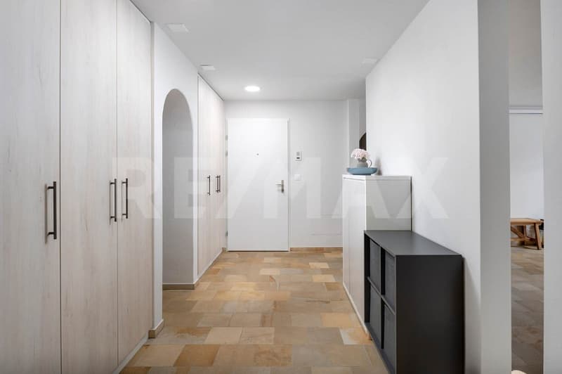 Grosszügige 3.5-Zimmer Wohnung in steuergünstiger Gemeinde (2)