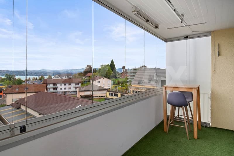 Schöne 4-Zimmer Wohnung mit wundervollem Blick auf den Zürichsee (5)