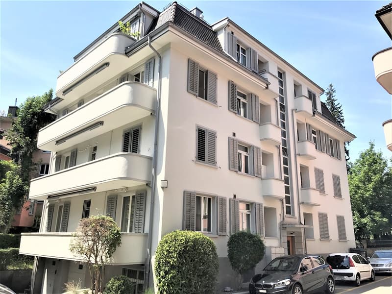 Aussenparkplatz direkt am Steinwiessplatz (1)