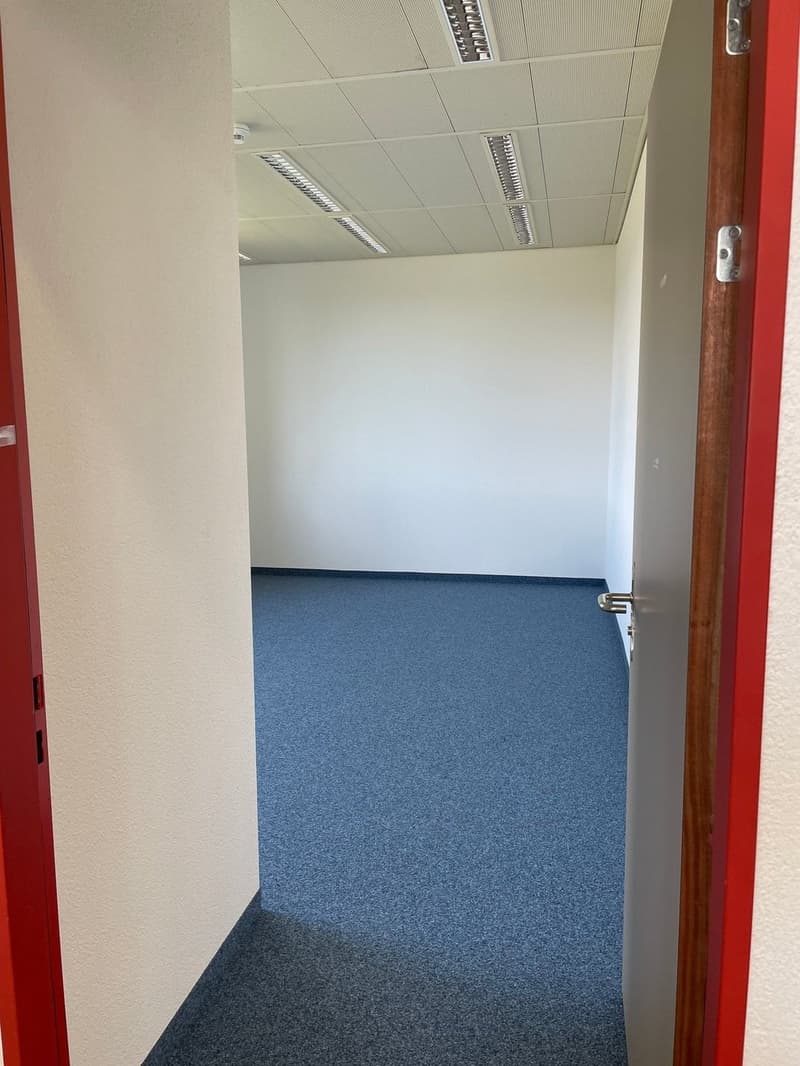 Kleinbüro im Industriegebiet von Oberglatt zu vermieten (6)