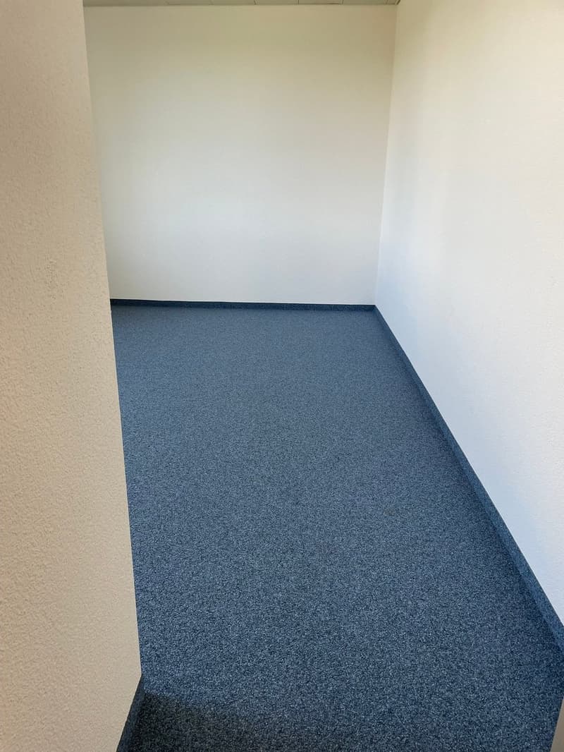 Kleinbüro im Industriegebiet von Oberglatt zu vermieten (4)