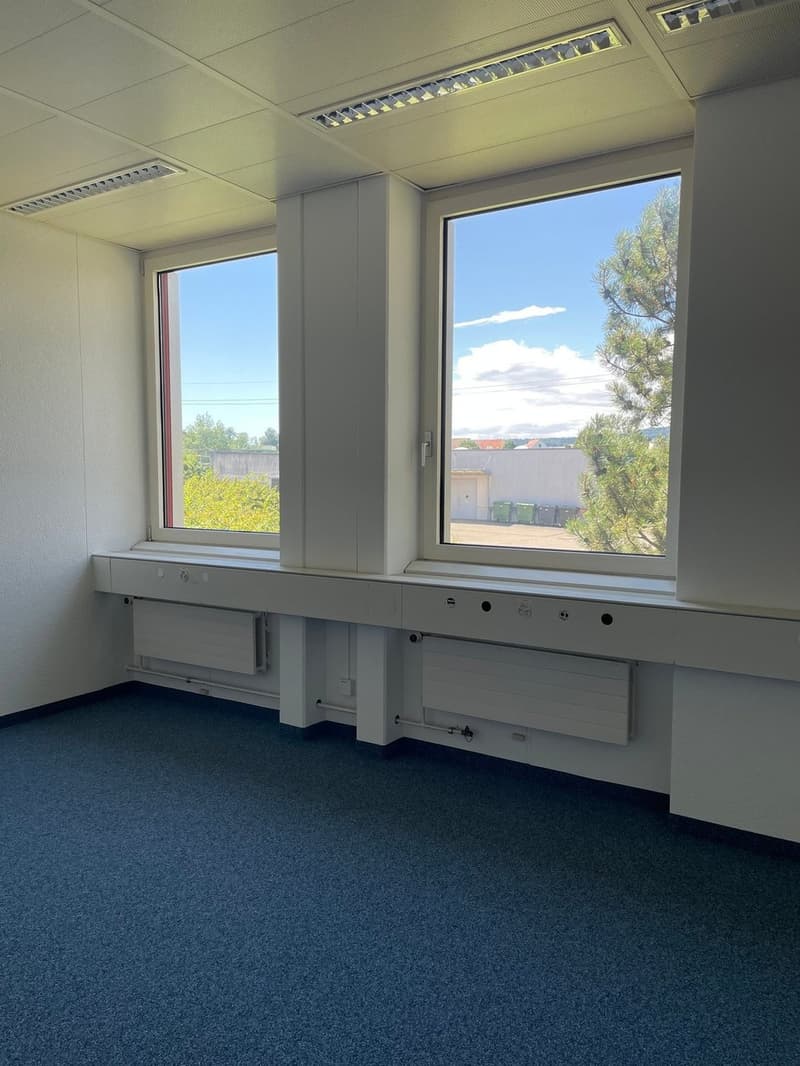 Kleinbüro im Industriegebiet von Oberglatt zu vermieten (2)