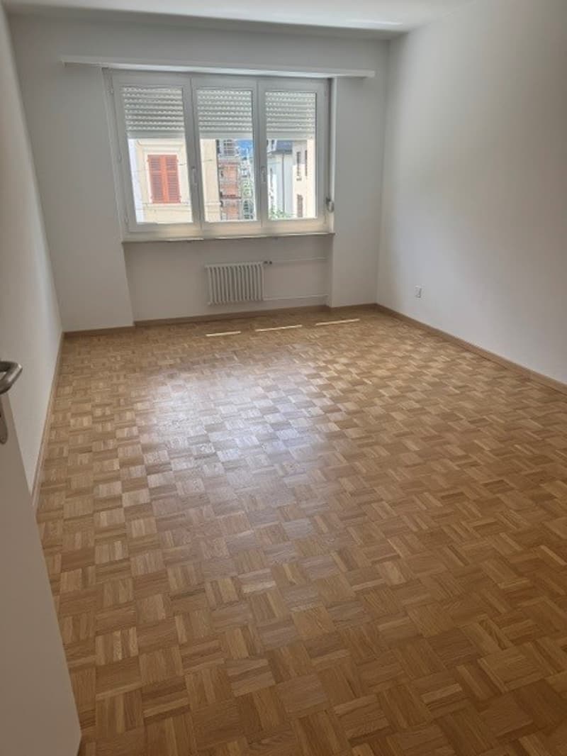 Schöne 2- Zimmerwohnung nahe Römerhof zu vermieten (3)
