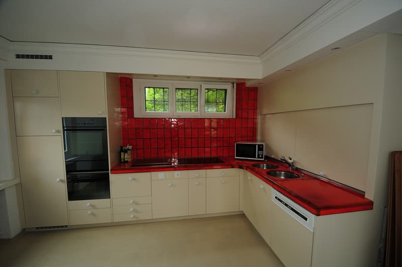 Schöne 2.5- Zimmerwohnung mit direkter Sicht auf den Zürichsee (2)